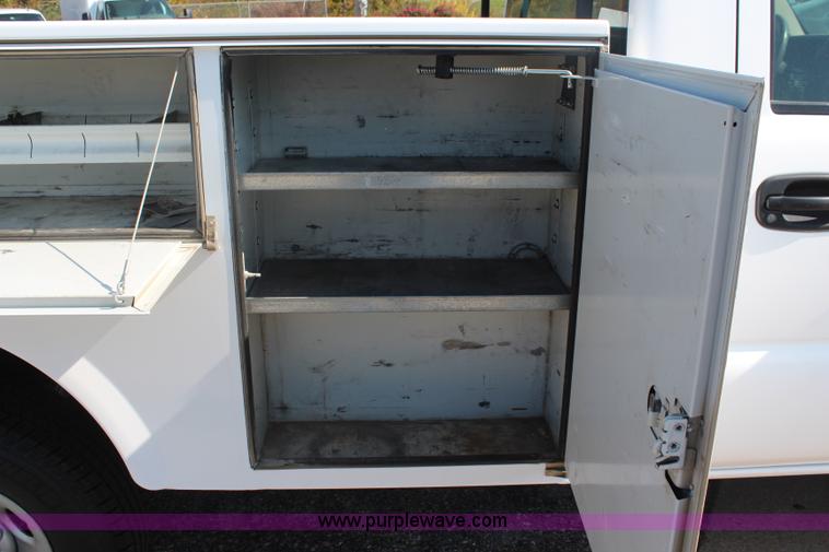 image for item I5897 2006 Chevrolet Silverado 2500HD utility truck