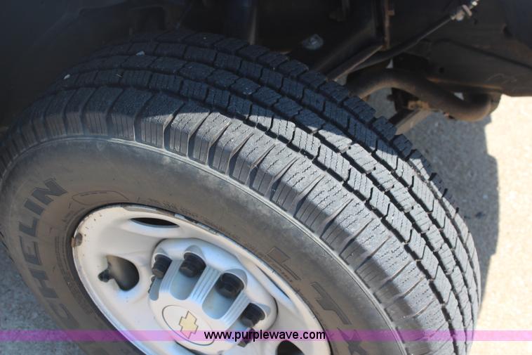 image for item I5897 2006 Chevrolet Silverado 2500HD utility truck
