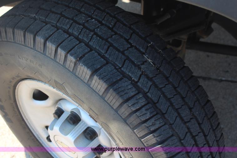 image for item I5897 2006 Chevrolet Silverado 2500HD utility truck