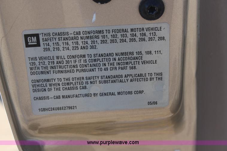 image for item I5897 2006 Chevrolet Silverado 2500HD utility truck