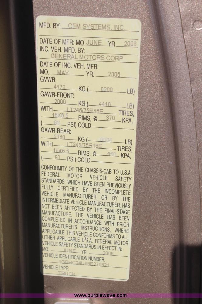 image for item I5897 2006 Chevrolet Silverado 2500HD utility truck