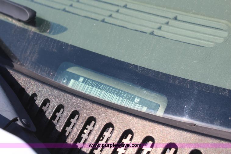 image for item I5897 2006 Chevrolet Silverado 2500HD utility truck