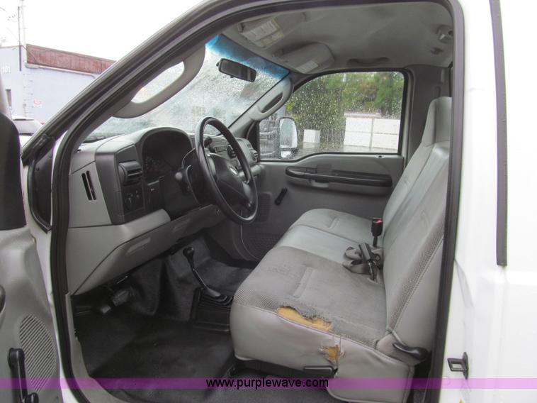 image for item I8723 2006 Ford F550 service truck