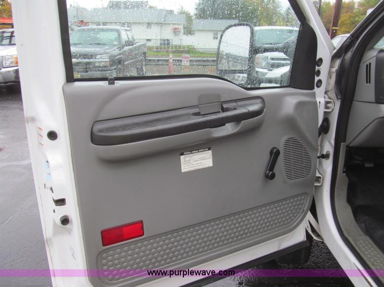 image for item I8723 2006 Ford F550 service truck