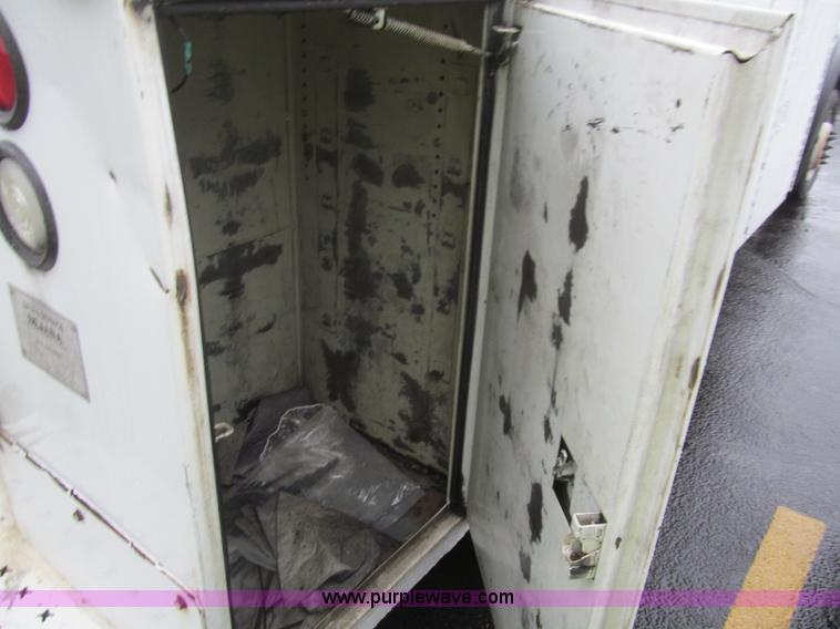 image for item I8723 2006 Ford F550 service truck