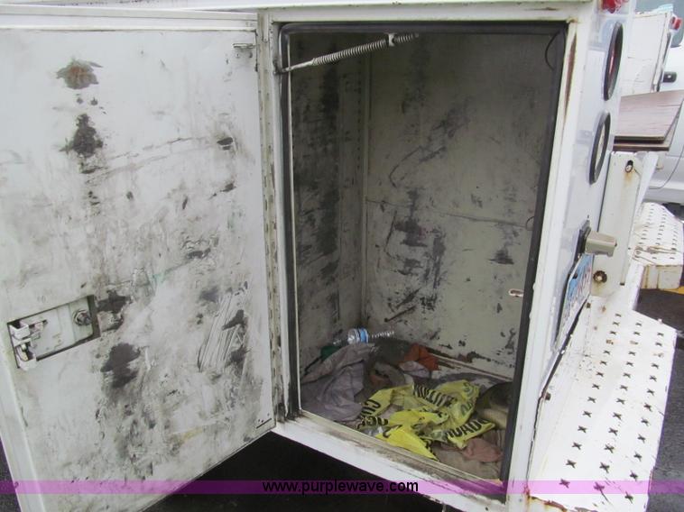 image for item I8723 2006 Ford F550 service truck