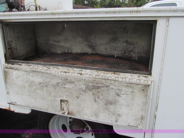 image for item I8723 2006 Ford F550 service truck