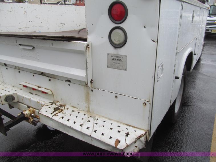 image for item I8723 2006 Ford F550 service truck