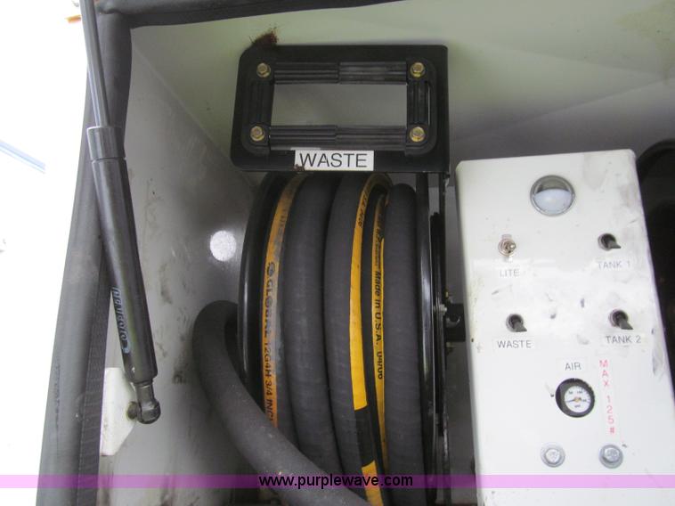 image for item I8723 2006 Ford F550 service truck