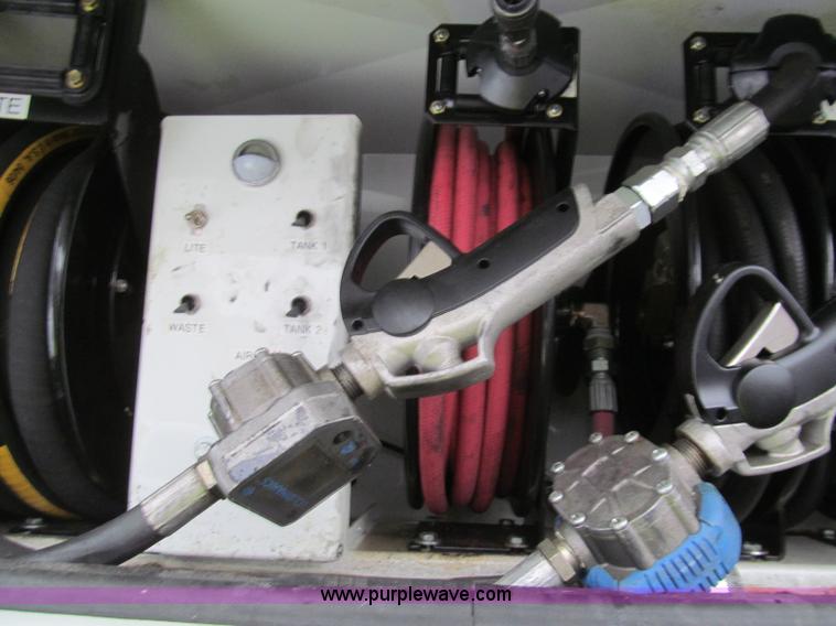 image for item I8723 2006 Ford F550 service truck