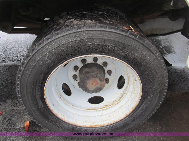 image for item I8723 2006 Ford F550 service truck