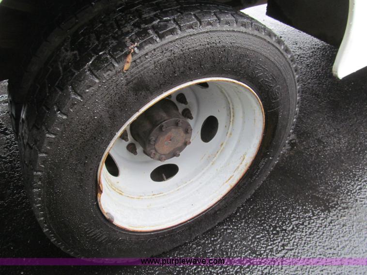 image for item I8723 2006 Ford F550 service truck