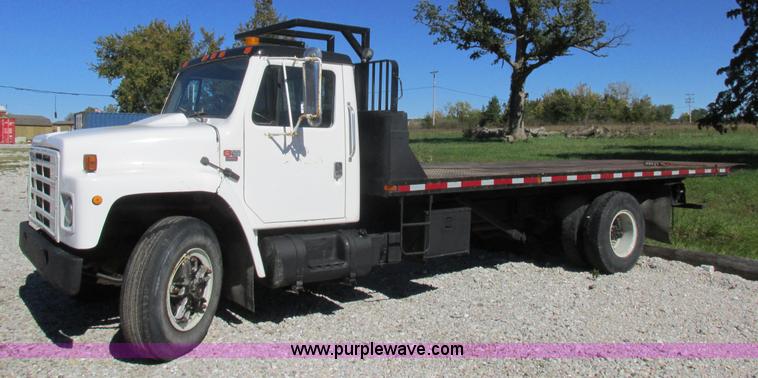 image for item I8908 1983 International 1954 rollback truck
