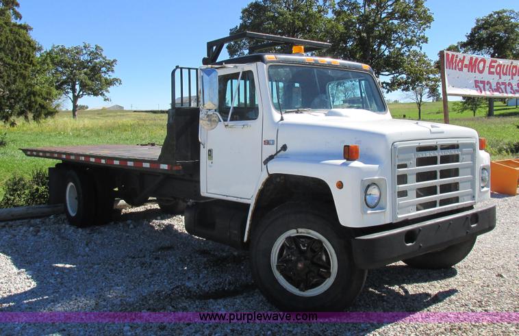 image for item I8908 1983 International 1954 rollback truck