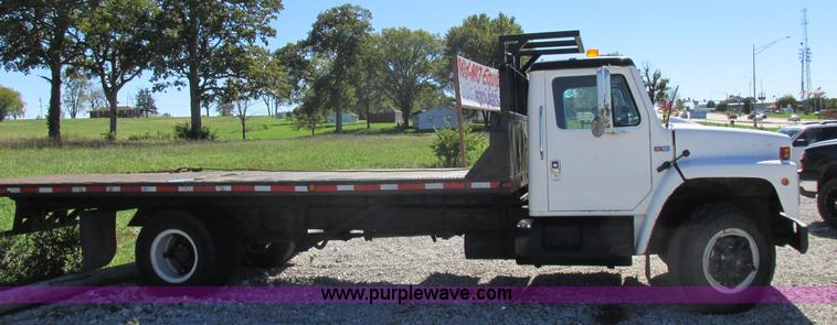image for item I8908 1983 International 1954 rollback truck