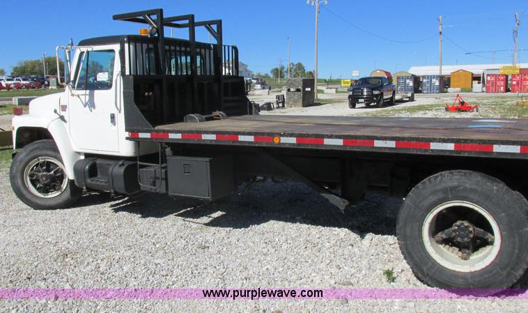 image for item I8908 1983 International 1954 rollback truck