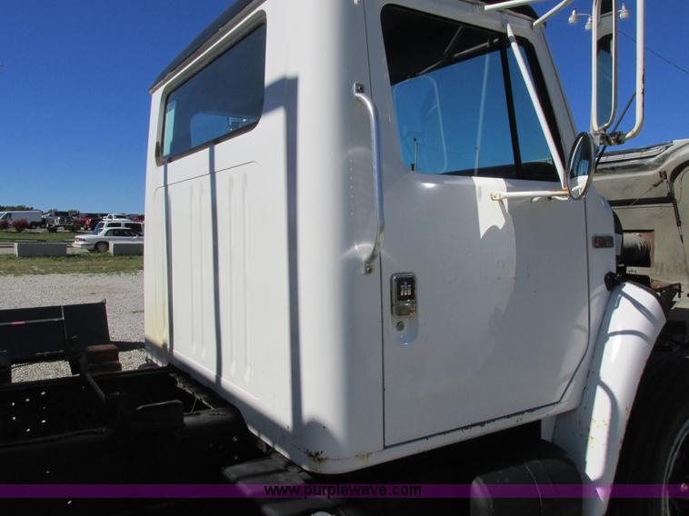 image for item I8908 1983 International 1954 rollback truck