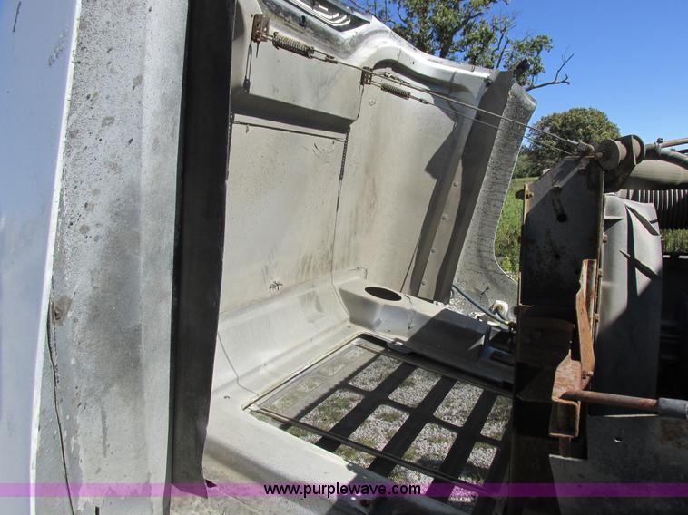 image for item I8908 1983 International 1954 rollback truck