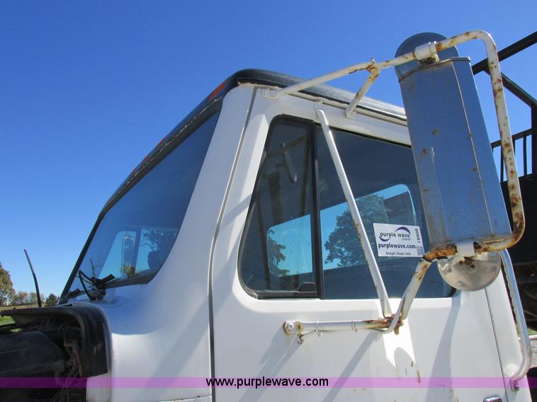 image for item I8908 1983 International 1954 rollback truck