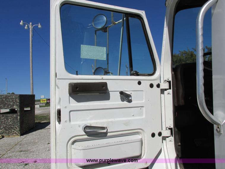 image for item I8908 1983 International 1954 rollback truck
