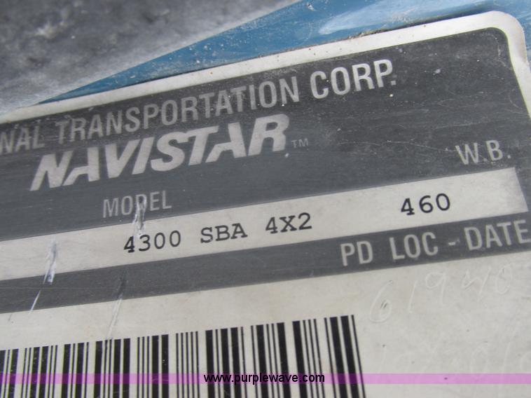 image for item I8911 2002 International 4300 propane truck