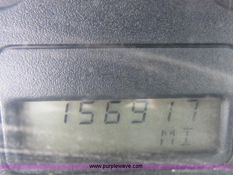 image for item I8911 2002 International 4300 propane truck