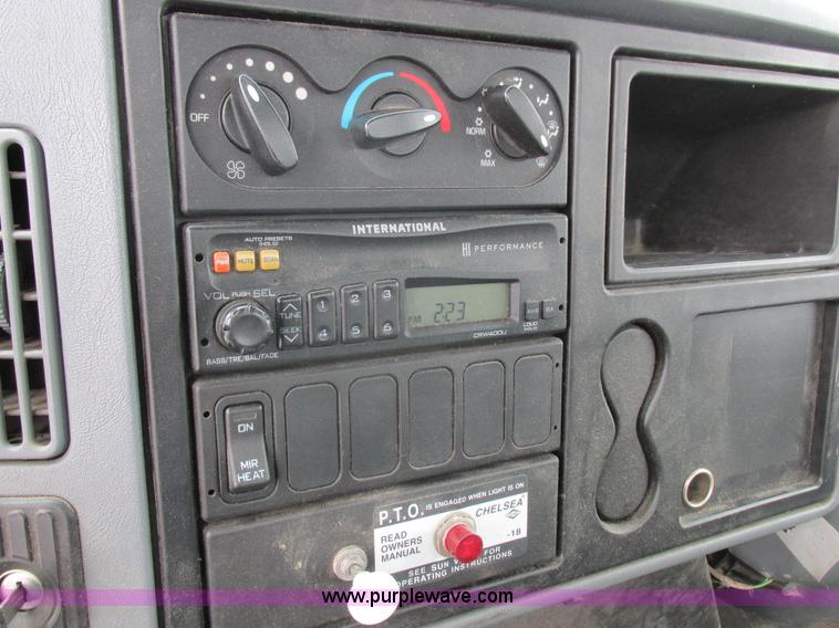 image for item I8911 2002 International 4300 propane truck