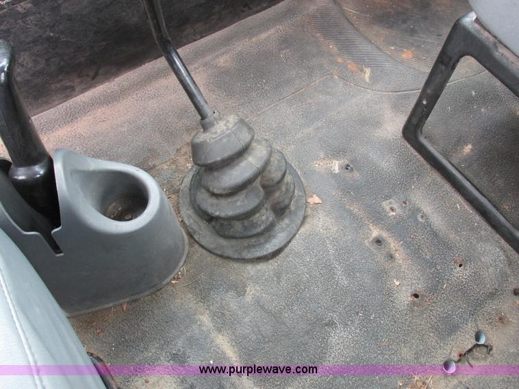 image for item I8911 2002 International 4300 propane truck