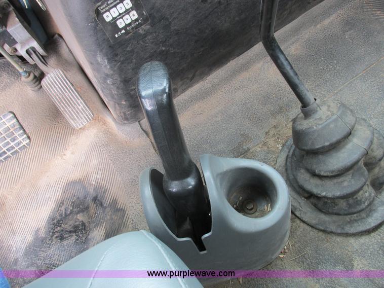 image for item I8911 2002 International 4300 propane truck