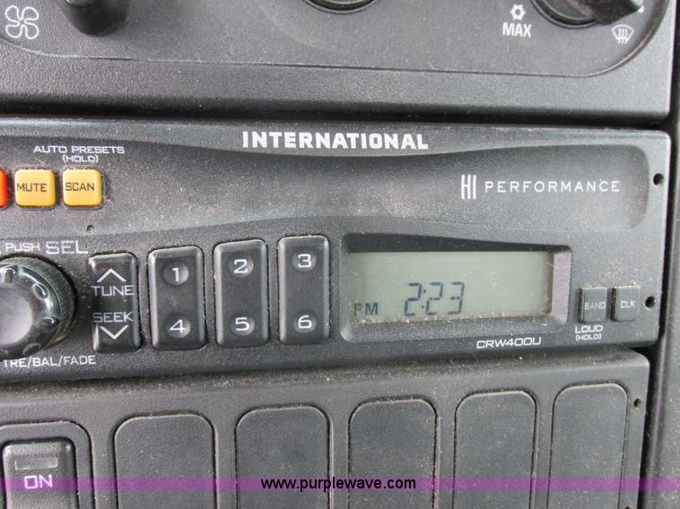 image for item I8911 2002 International 4300 propane truck