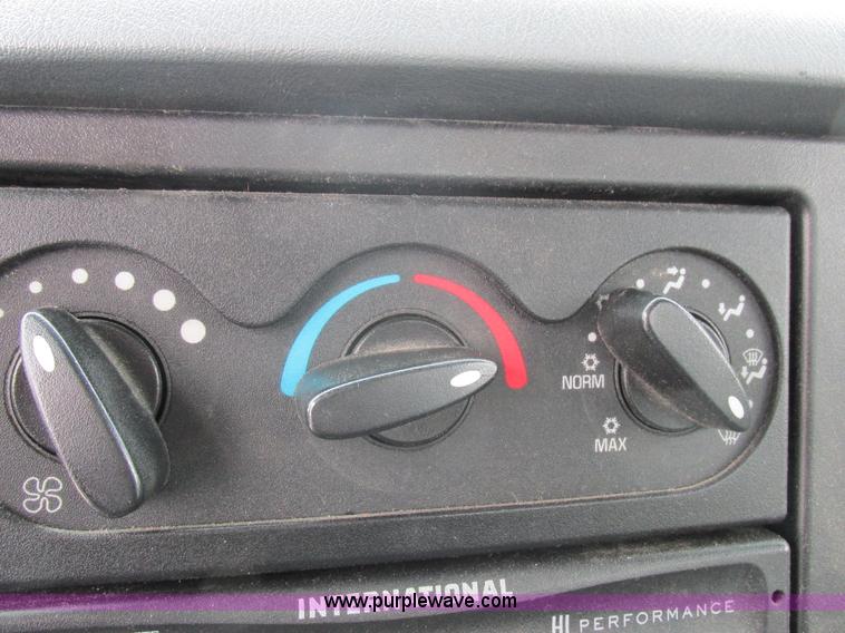 image for item I8911 2002 International 4300 propane truck