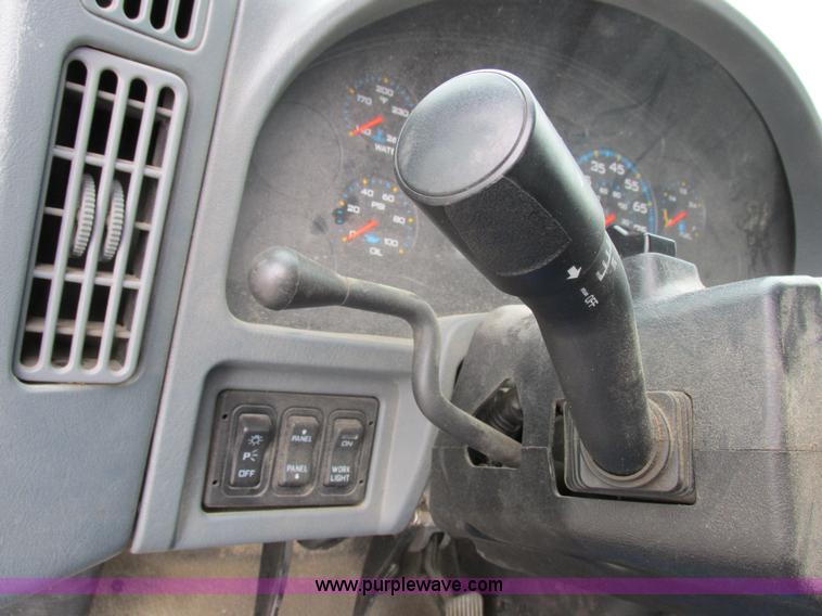 image for item I8911 2002 International 4300 propane truck