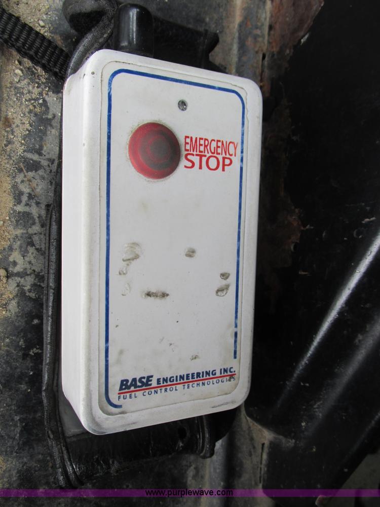 image for item I8911 2002 International 4300 propane truck