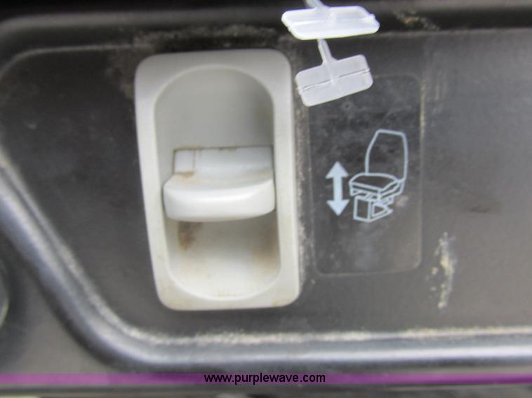 image for item I8911 2002 International 4300 propane truck