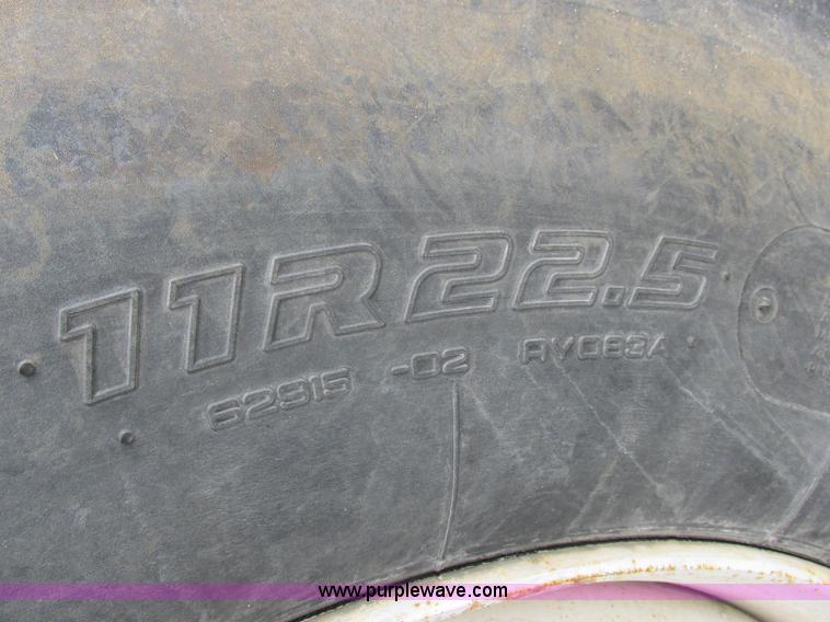 image for item I8911 2002 International 4300 propane truck