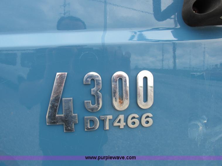 image for item I8911 2002 International 4300 propane truck