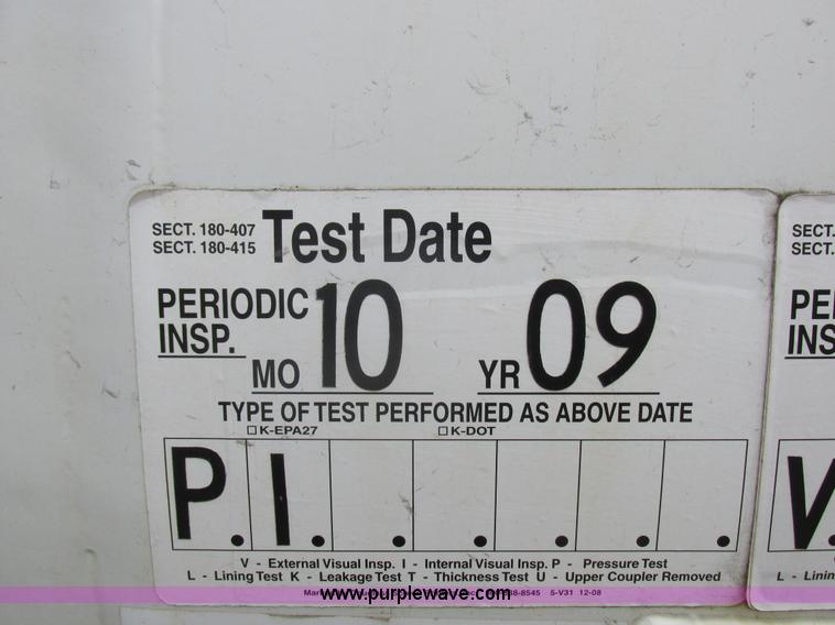 image for item I8911 2002 International 4300 propane truck