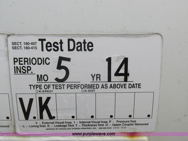 image for item I8911 2002 International 4300 propane truck