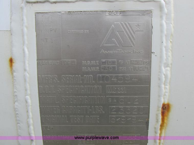 image for item I8911 2002 International 4300 propane truck