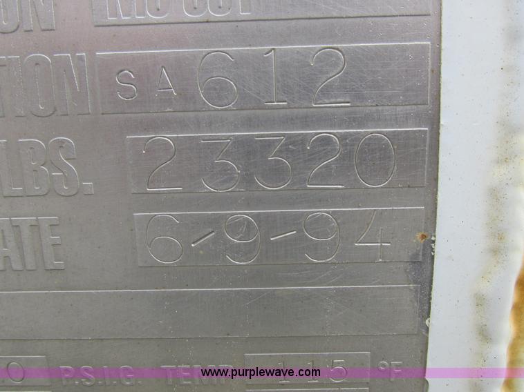 image for item I8911 2002 International 4300 propane truck