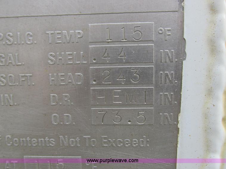 image for item I8911 2002 International 4300 propane truck