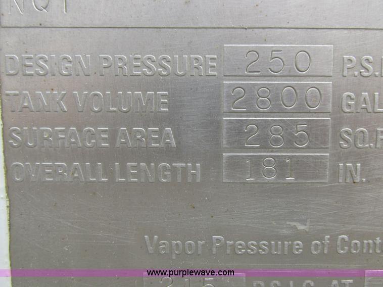 image for item I8911 2002 International 4300 propane truck