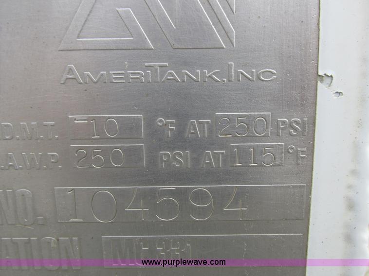 image for item I8911 2002 International 4300 propane truck