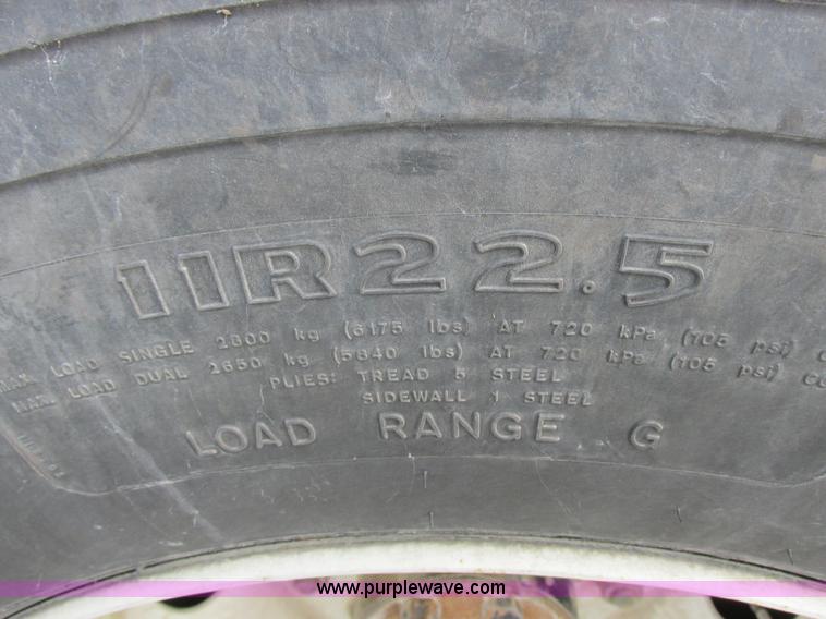 image for item I8911 2002 International 4300 propane truck