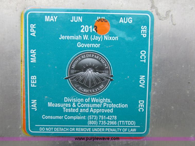 image for item I8911 2002 International 4300 propane truck