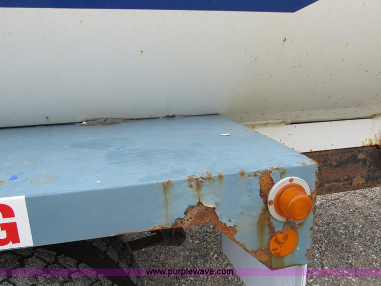 image for item I8911 2002 International 4300 propane truck