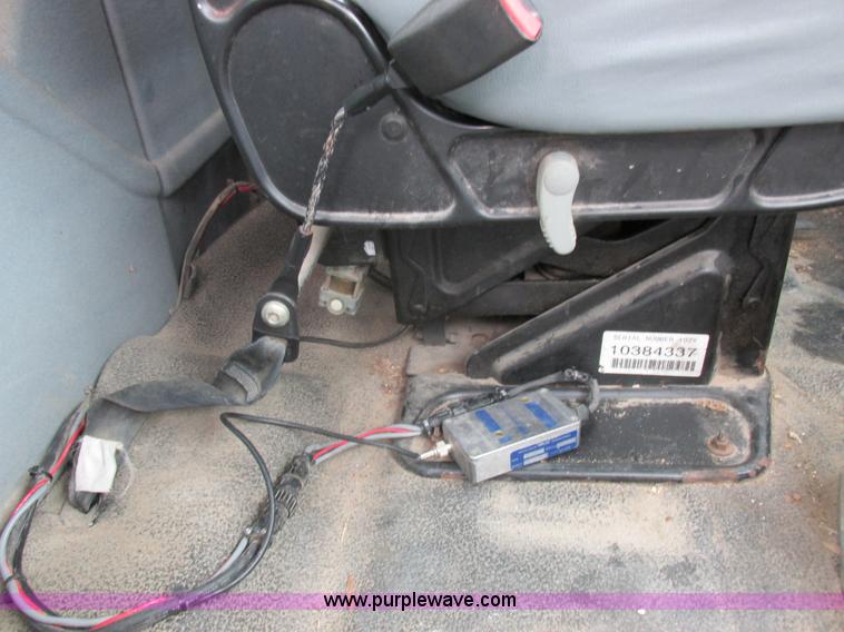 image for item I8911 2002 International 4300 propane truck