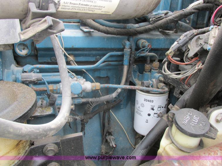 image for item I8911 2002 International 4300 propane truck