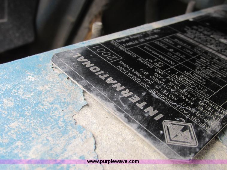 image for item I8911 2002 International 4300 propane truck