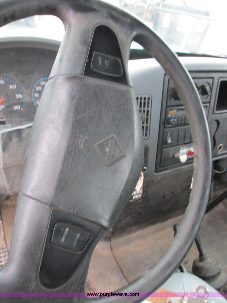 image for item I8911 2002 International 4300 propane truck